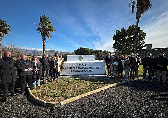 Authorities, family and friends at the tribute to the doctor from Seville.