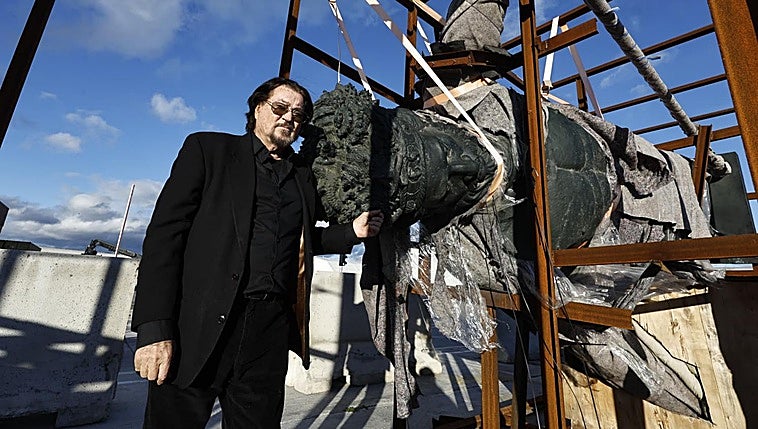 Port of Malaga succumbs to academic criticism and reduces giant sculptures display to just six months