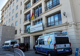 Ambulances in front of Hospital Regional.