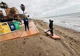 The Mayor of Fuengirola, Ana Mula, and the councillor for beaches, José Sánchez, in one of the affected areas.