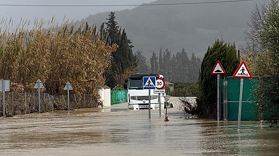 Malaga Weather Emergency: 1,500 people cut off in Casares after Guadiaro flood