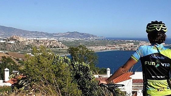 Granada coastal town announces plans for new 22-kilometre-long cycle route