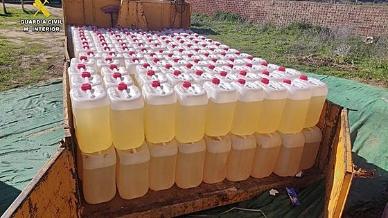 Fifteen arrested in Cadiz and Malaga, dismantling a network supplying stolen fuel to narco-boats