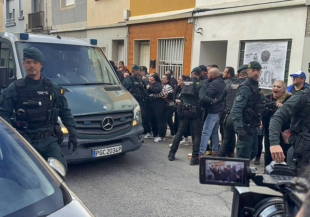 Valencia man remanded in custody after confessing to murder of son’s friend