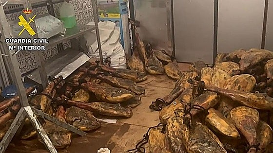 Eight arrested in Serranía de Ronda village over stolen hams