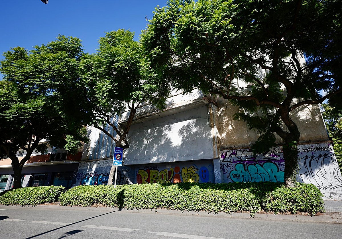 The building of the Bobby Logan nightclub that shut down in 1993.