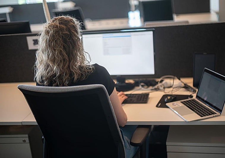 New app helps you sit up straight while at your computer