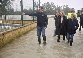 President of the Junta Juanma Moreno visiting the floods in the Cadiz town of Arcos de la Frontera.