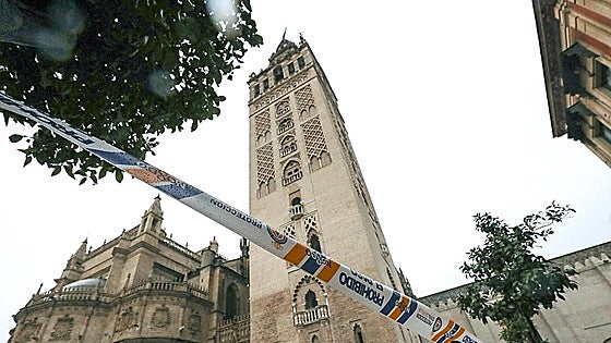 Seville’s iconic La Giralda affected by Storm Leonardo