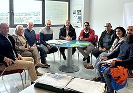 Meeting of representatives from Torrox town hall, ihe Diputación and El Taller de la Amistad.