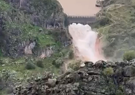 The Montejaque dam releasing water into the Hundidero and the Gato.