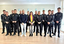 Margarita del Cid with the new police officers.