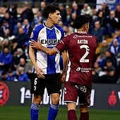 Antequera's Antón marks an opponent during Sunday's clash.