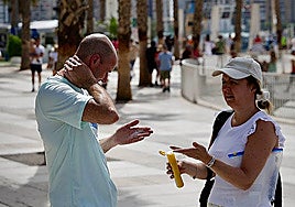 Archive photo of tourists applying sunblock in Malaga.