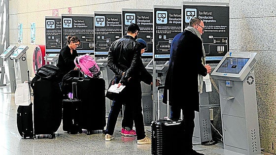 IVA refunds at Malaga Airport reach record 26.5m euros as shopping tourism booms