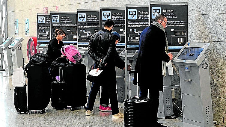 IVA refunds at Malaga Airport reach record 26.5m euros as shopping tourism booms