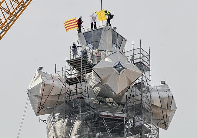 The upper segment of the cross was added last Friday.