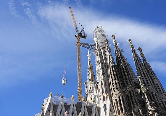 The Sagrada Família is now 172.5 metres tall.