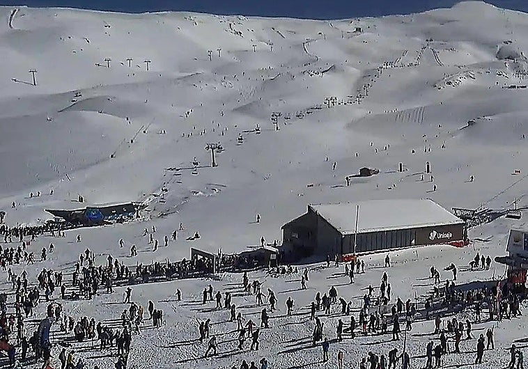 Sierra Nevada road closures in place to ease congestion as thousands flock to ski resort