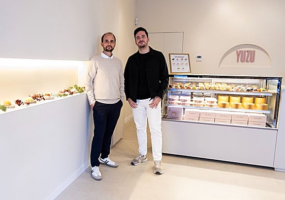 Stefano Díaz and José Miguel Cisneros at the new Yuzu Pastry in Malaga.