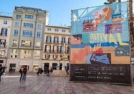 A large poster for the 29th Malaga Film Festival, already installed in Plaza de la Constitución.