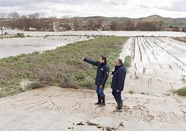 Junta president Juanma Moreno on a visit to see flood damage in Huétor Tájar (Granada province).