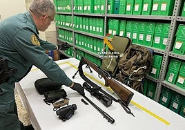 Image of the weapons seized by the Guardia Civil.