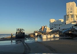 The collapsed promenade at Matalascañas.