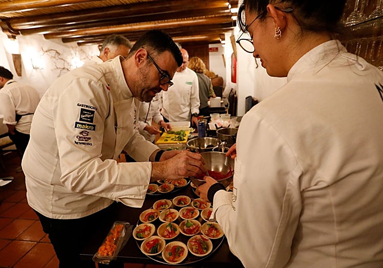 Richard Alcayde prepares his dish, a sea bass ceviche.