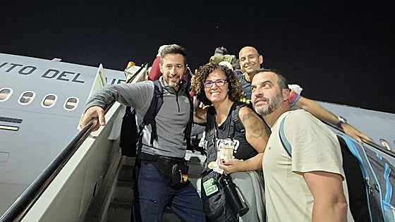 First Malaga tourists stranded by Middle East conflict return aboard military and commercial flights