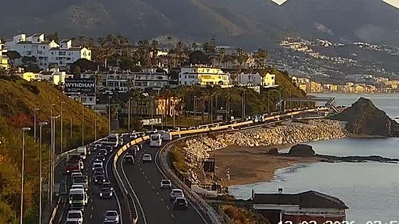 Malaga traffic: car crash delays traffic on A-7 between Fuengirola and La Cala de Mijas