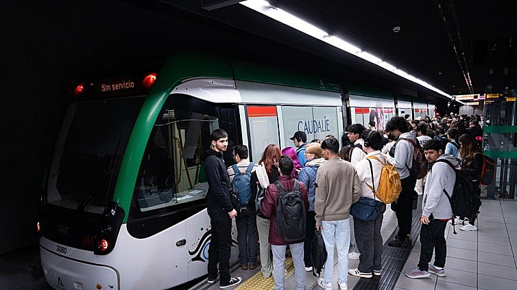 Malaga Metro workers' strike causes crowds at stops and long delays