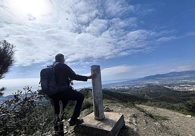 Geodesic vertex of the Alcuza peak, 543 metres above sea level.