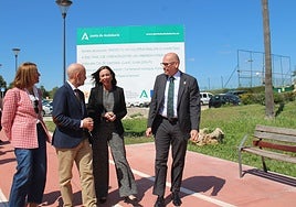Javier Salas, Rocío Díaz and Jorge Gallardo visit the new section of the route.
