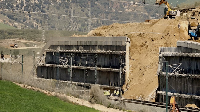 Imagen después - Malaga tourism industry reviews 'incalculable' losses amid post-Easter AVE train delays