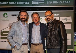 Schuster, centre, between comedian Miguel Lago and TV presenter Risto Mejide.