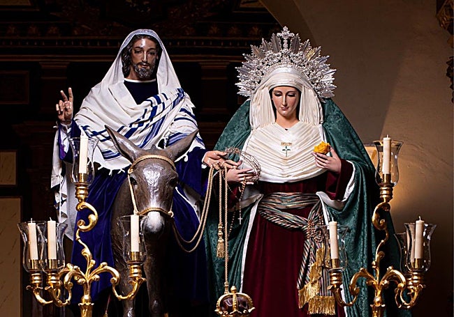 The figures of Jesús de la Pollinica and la Virgen del Amparo ready for the procession on Sunday 22 March.