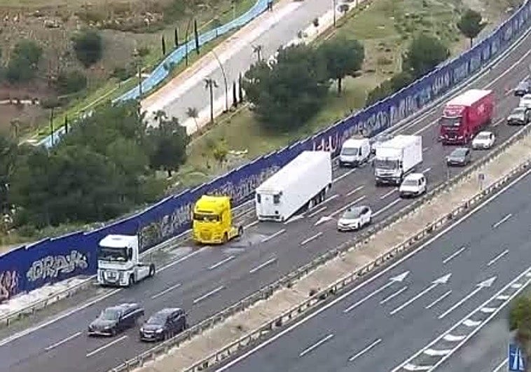 Costa del Sol traffic: lorry breakdown causes five-kilometre tailback on A-7 motorway