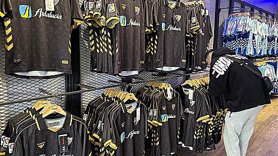 Malaga CF sell 1,800 retro shirts on day one as IlloJuan collaboration proves hit