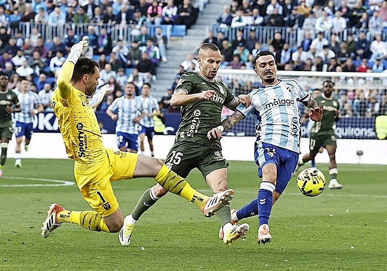 Promotion race tightens as wasteful Malaga CF held to goalless stalemate