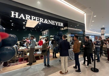 Image of the new Harper&Neyer clothing shop in the Velez shopping centre.