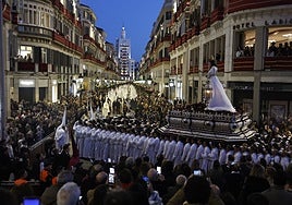 Jesús Cautivo making his way down Calle Larios after passing the official grandstand.