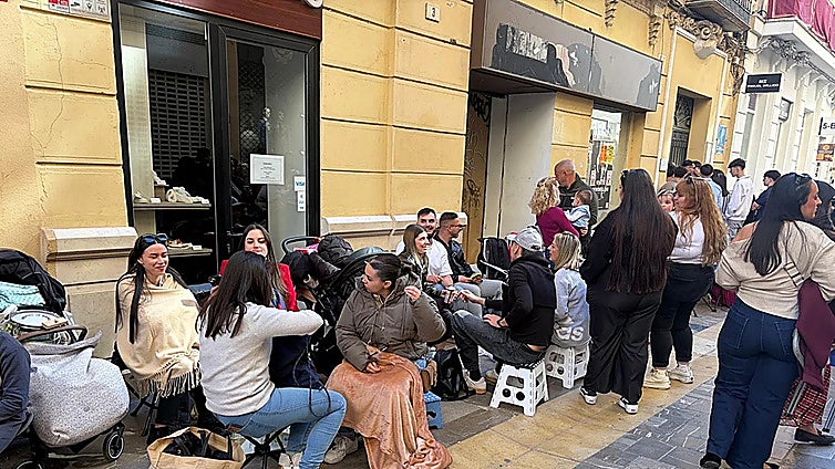 Malaga police turn blind eye to folding chair breaches during Holy Week