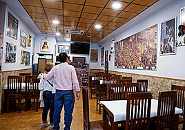 The Entre Varales restaurant in Malaga city, decorated with objects members of the brotherhood have donated.