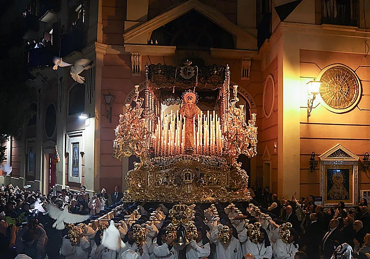 Malaga Holy Wednesday key moments: processions and release of prisoner