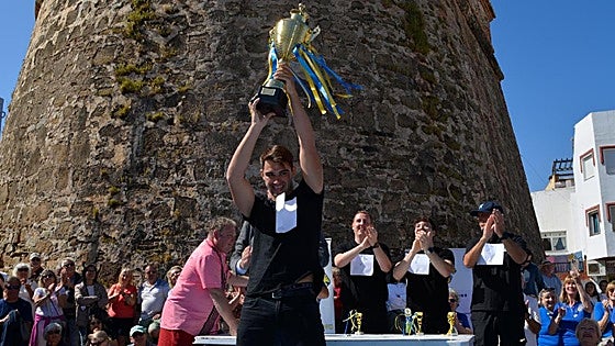 Costa del Sol hospitality workers rise to tray-carrying challenge