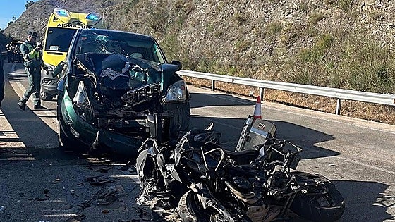 Two injured in head-on collision on busy Axarquía road