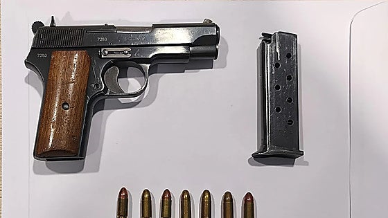 Mijas assault: hooded young man points gun at police during identity check-up