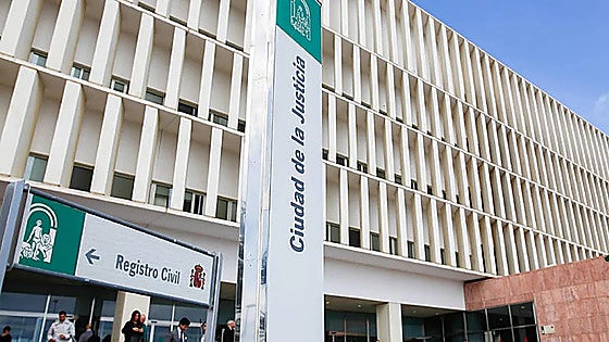 Benalmádena police officer faces 24 years in prison for alleged abuse of three underage nieces