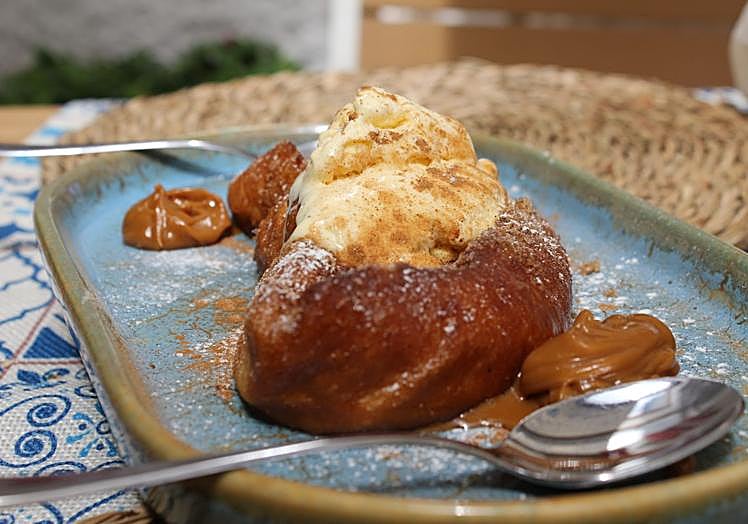 Torrija with vanilla ice cream and dulce de leche.